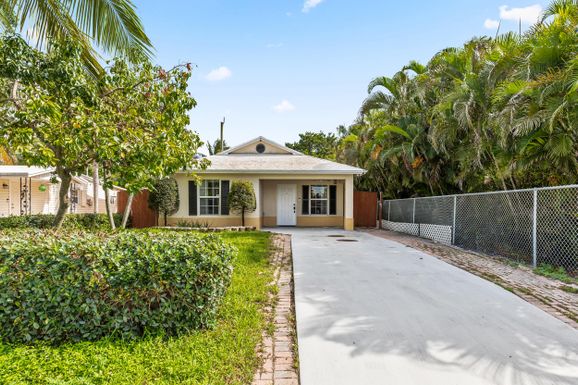 1056 Peak, Lake Worth, FL 33462