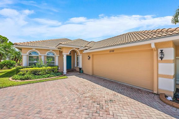 1592 Old Oak, Jensen Beach, FL 34957