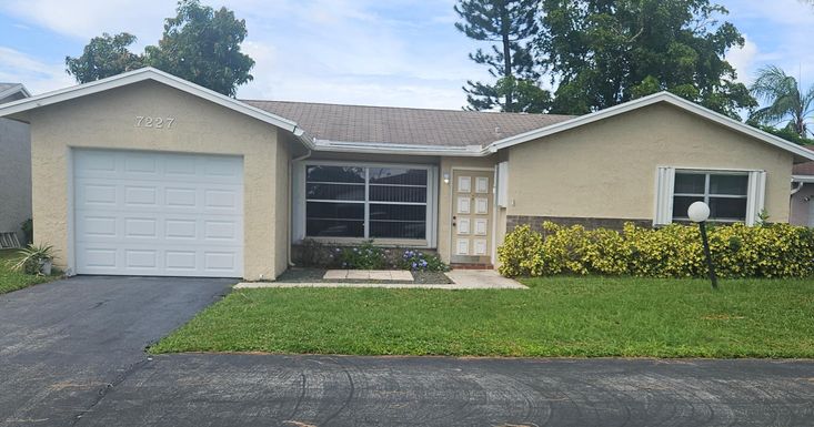 7227 Pine Manor, Lake Worth, FL 33467