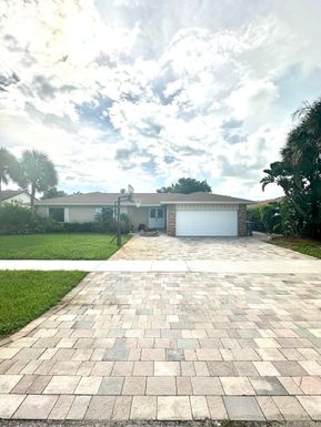 17747 Foxglove, Boca Raton, FL 33487