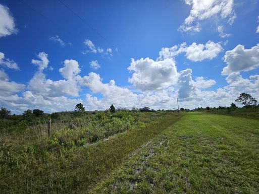 18569 250th, Okeechobee, FL 34972