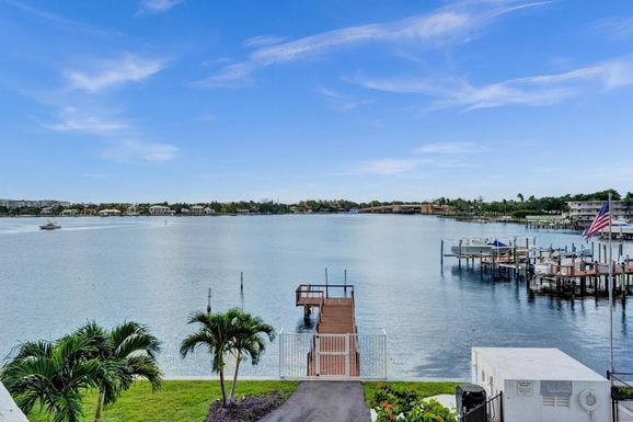 231 Lantana, Lantana, FL 33462