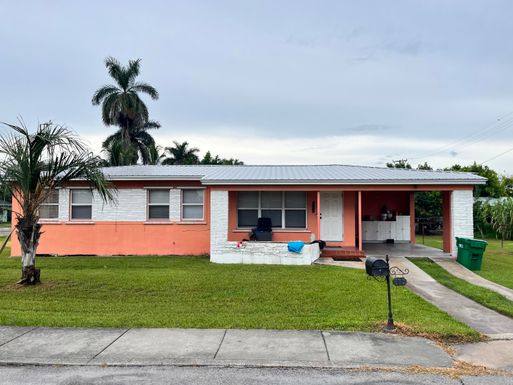 572 Barack Obama Boulevard, Pahokee, FL 33476