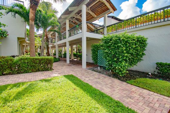 830 Greensward, Delray Beach, FL 33445