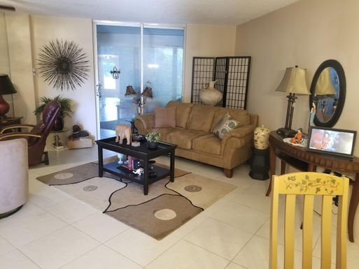 6461 2nd, Boca Raton, FL 33487