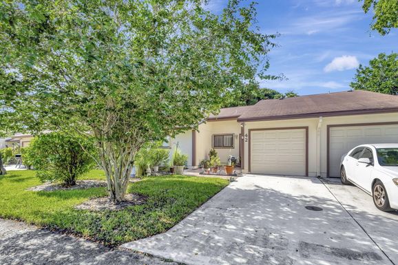 42 Kensington, Boynton Beach, FL 33426