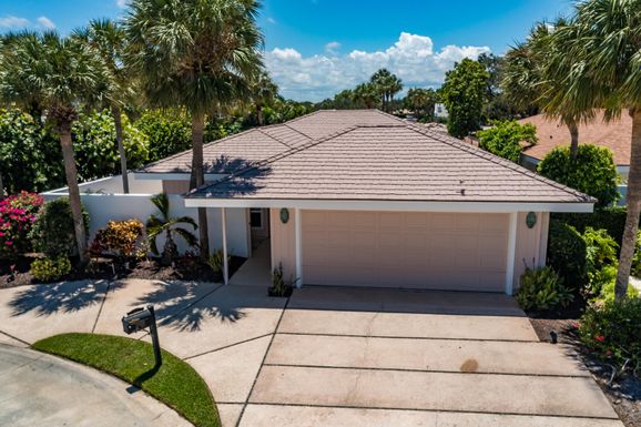 17020 Bay, Jupiter, FL 33477