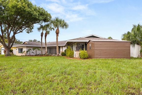 1611 Canal, Tavares, FL 32778