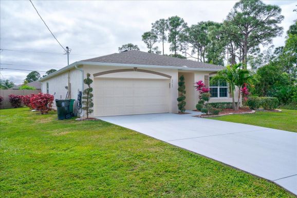 2562 Tiffany, Port Saint Lucie, FL 34952