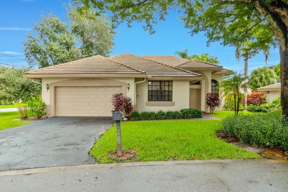 4940 Pine Tree, Boynton Beach, FL 33436