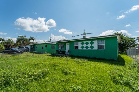 525 4th, Belle Glade, FL 33430