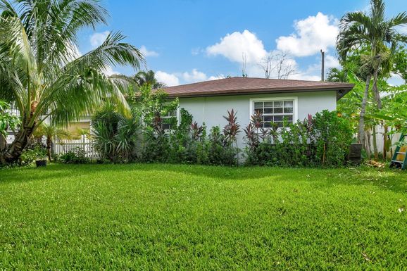 6608 Massachusetts, Lake Worth, FL 33462