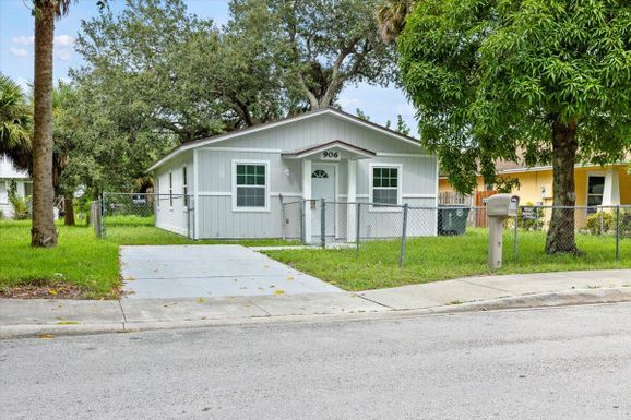 906 C, Fort Pierce, FL 34950