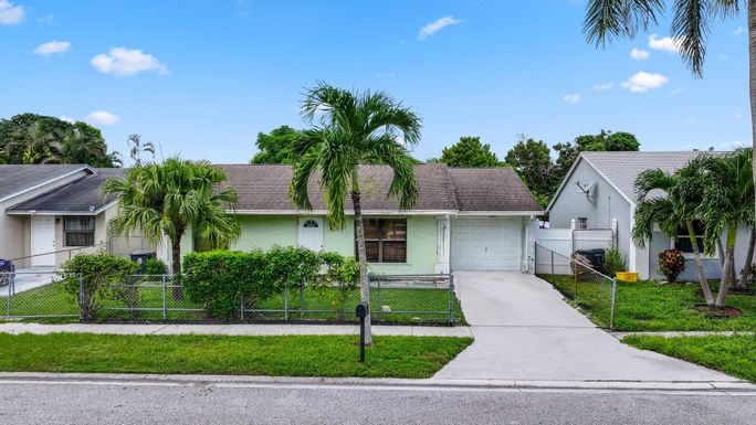 5863 Aurora, Lake Worth, FL 33463