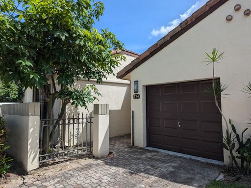 424 Ashwood, Boca Raton, FL 33431