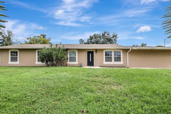 392 Lakehurst, Port Saint Lucie, FL 34983