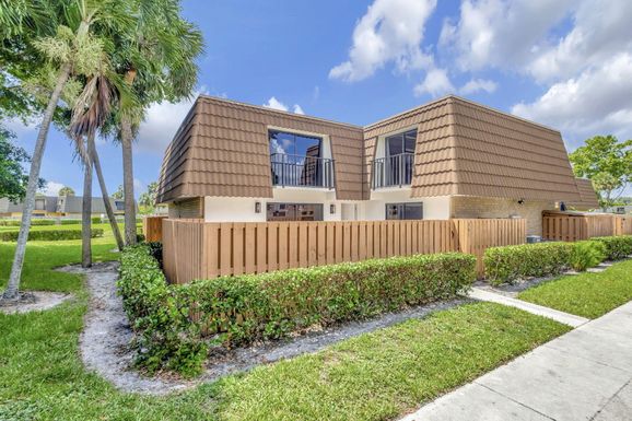 261 Charter, West Palm Beach, FL 33401