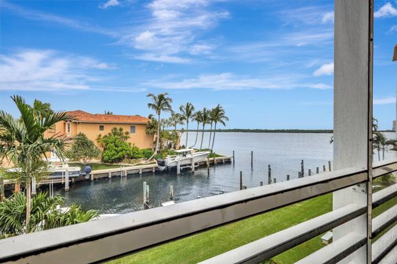 105 Paradise Harbour, North Palm Beach, FL 33408