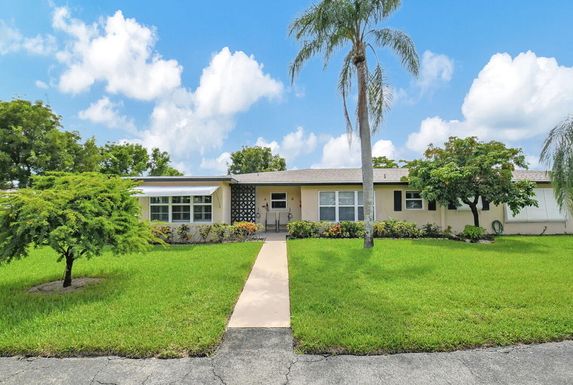 1012 Circle, Delray Beach, FL 33445