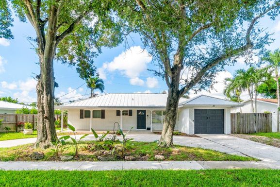 27 Pinehurst, Boca Raton, FL 33431