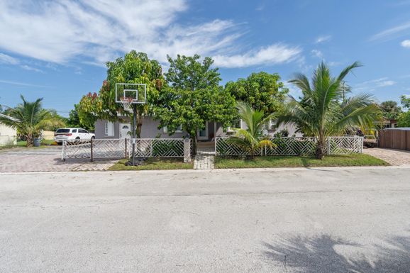 4297 Melaleuca, West Palm Beach, FL 33406