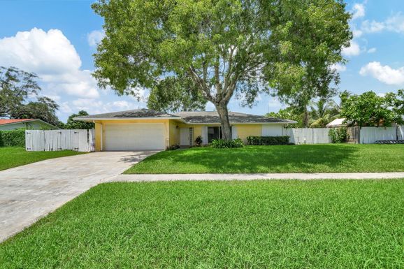 3227 Pebble Beach, Lake Worth, FL 33467