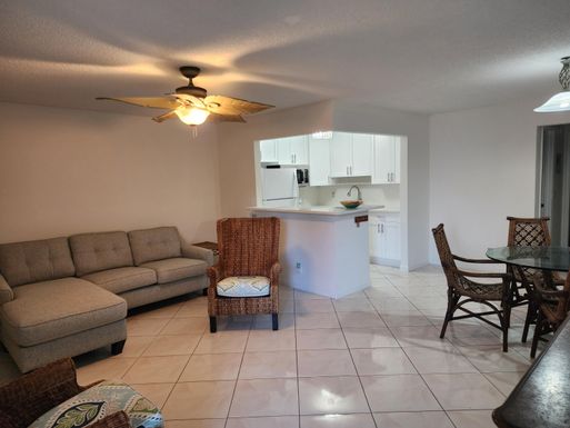 200 Horizons 102, Boynton Beach, FL 33435