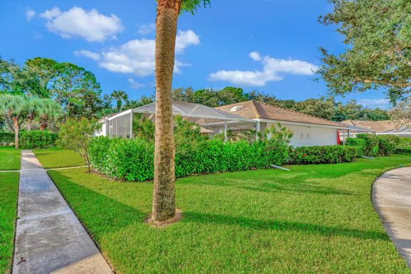 9002 Chapman Oak, Palm Beach Gardens, FL 33410