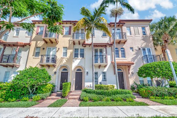 32 Via Floresta, Boca Raton, FL 33487