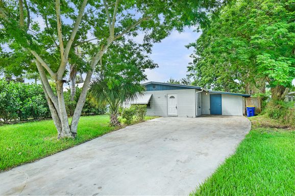 947 28th, Palm City, FL 34990