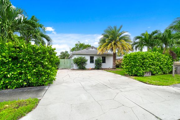 949 Charles, West Palm Beach, FL 33401