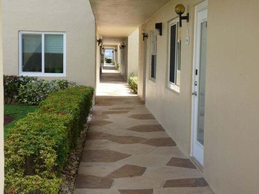 203 Burgundy, Delray Beach, FL 33484