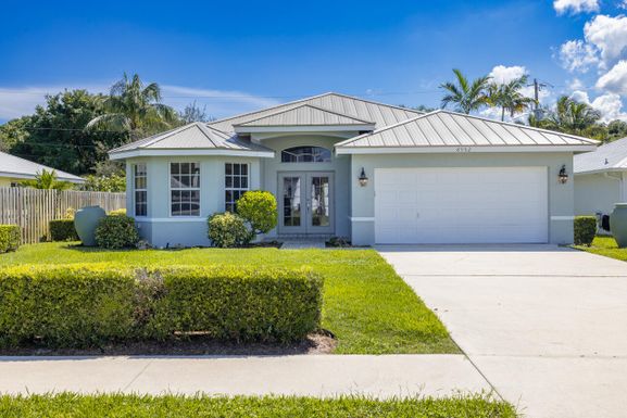 8952 Ceres, Hobe Sound, FL 33455