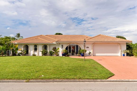 524 Muirfield, Atlantis, FL 33462