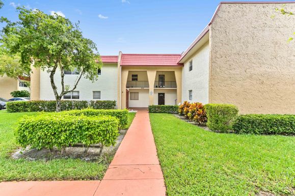 341 Lake Frances, West Palm Beach, FL 33411