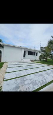 6207 19th, West Miami, FL 33155