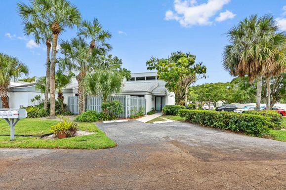 271 15th, Boca Raton, FL 33432