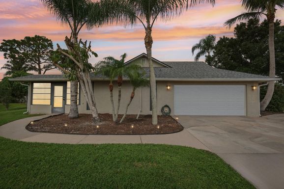 1198 Menores, Port Saint Lucie, FL 34952