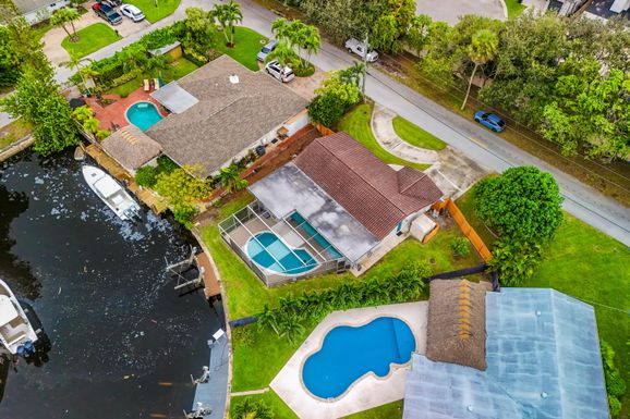 721 New Castle, Boca Raton, FL 33487