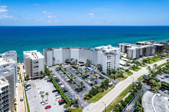 3590 Ocean, South Palm Beach, FL 33480