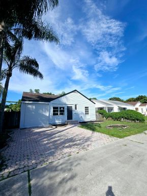 719 Valley Forge, West Palm Beach, FL 33405