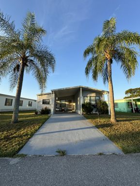 45 Ecuador, Fort Pierce, FL 34951