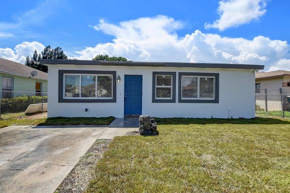 44 13th, Delray Beach, FL 33444