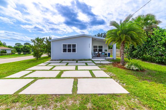 8584 Date, Hobe Sound, FL 33455