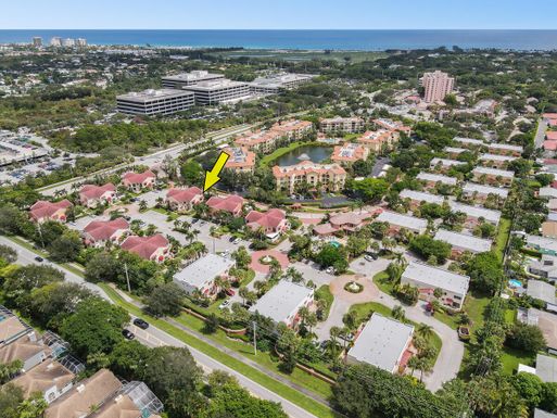 28 Uno Lago, Juno Beach, FL 33408