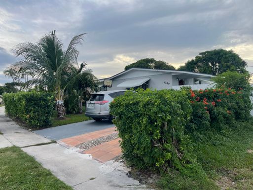 1309 8th St, West Palm Beach, FL 33401