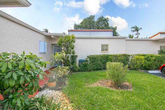 2650 Boundbrook, West Palm Beach, FL 33406