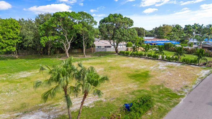 325 Riverside, Jupiter, FL 33469