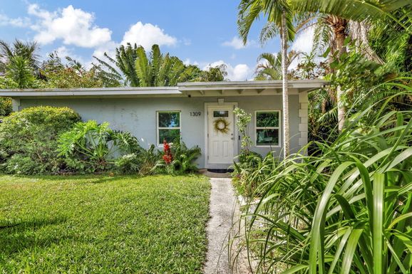 1309 N, Lake Worth Beach, FL 33460