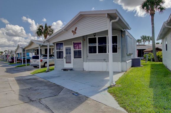 6458 55th, Okeechobee, FL 34974